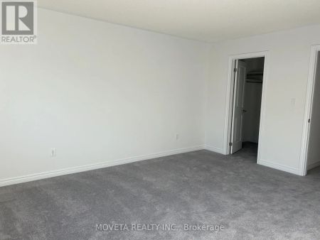 19 MILADY CRESCENT - Photo 4