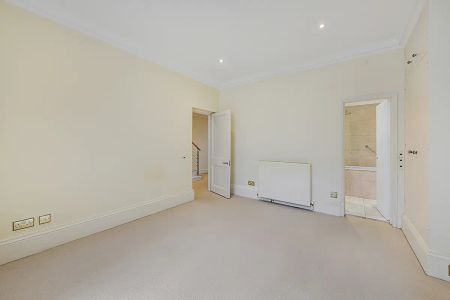 3 bedroom flat in Belgravia - Photo 4