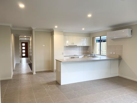 20 Stockyard Lane, Park Ridge QLD 4125 - House For Rent - $700 | Domain - Photo 2