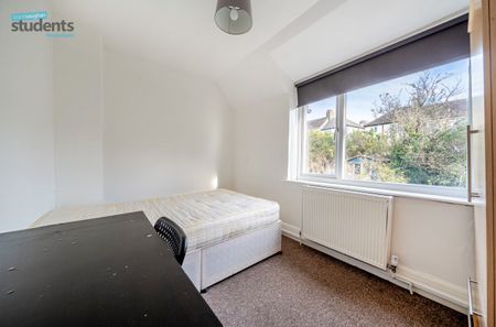 4 bedroom semi-detached house to rent - Photo 2