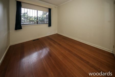 Cosy 2 bedroom unit in Glen Iris - Photo 2
