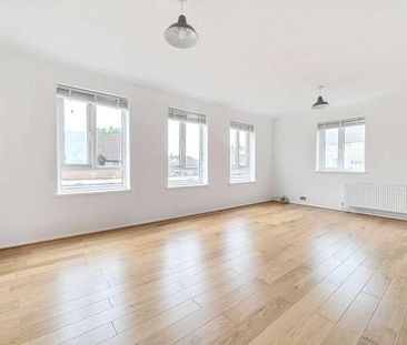 Christopher House, Rosewood Way, Farnham Common, SL2 - Photo 1