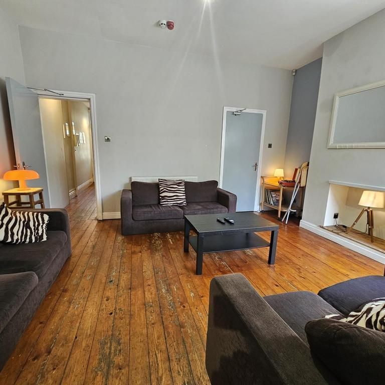 5 bedroom house to rent - Photo 1