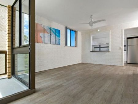 2 Bedroom Air-Conditioned Unit in the Heart of Cotton Tree&excl; - Photo 3