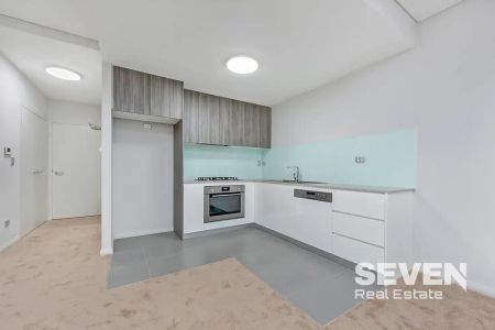 “MODERN APARTMENT WITH TWO BEDROOM + STUDY” - Photo 4