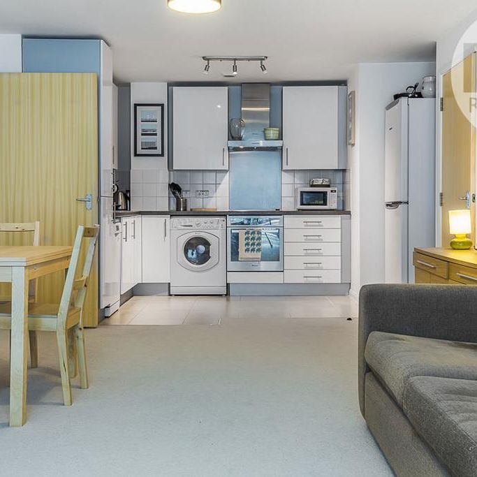 2 bedroom flat to rent - Photo 1