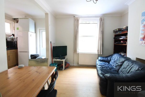 4 bedroom semi-detached house to rent - Photo 1