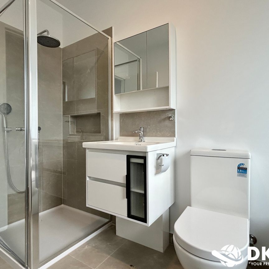 Stunning 4 bedroom Townhouse - Photo 1