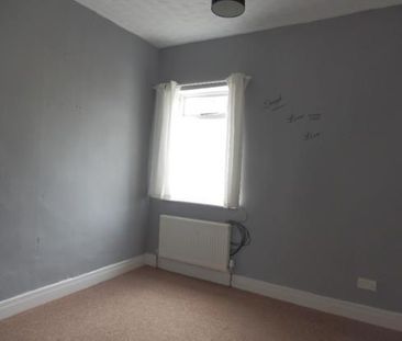 3 bedroom end of terrace house to rent - Photo 4