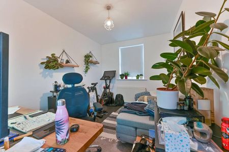 3 bedroom semi-detached house to rent - Photo 5