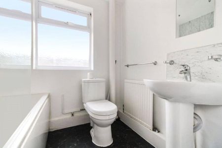 2 bedroom end of terrace house to rent - Photo 5