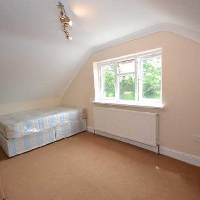 4 bedroom property to rent in Reading - Photo 1