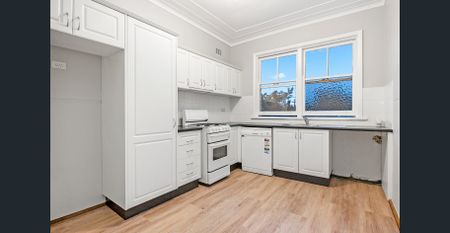 Spacious two bedroom unit - Photo 4