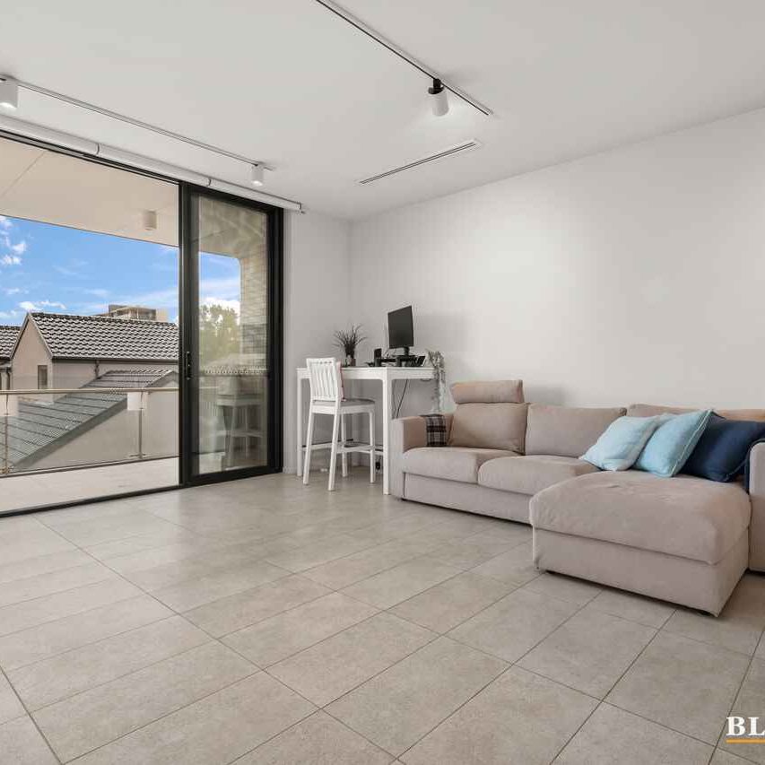 One-bedroom apartment located in the sought after suburb - Photo 1