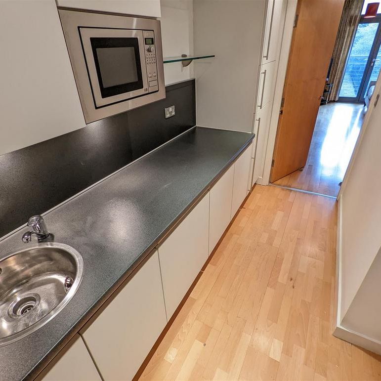 Studio to rent - Photo 1