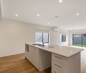 Modern Family Home - Photo 6