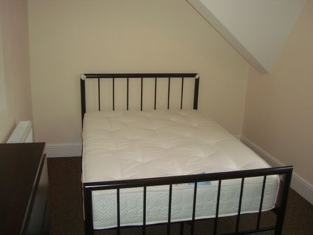 6 Bedroom Student House in Fallowfield - Photo 2