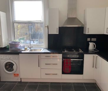 3 Bed Flat, Tooting, SW17 - Photo 6