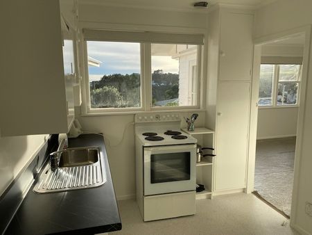 23B Diane Grove, Paparangi - Photo 2