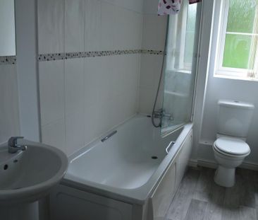 3 bedroom detached house to rent - Photo 4