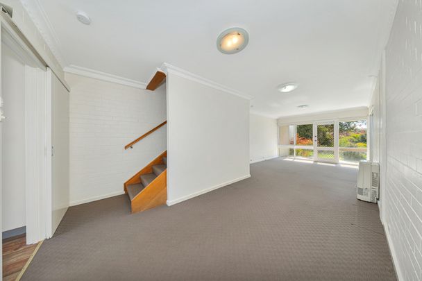 Spacious Living In The Heart Of Hackett - Photo 1