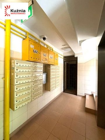 Bez mebli, duży balkon, oddzielna kuchnia! - Фото 2