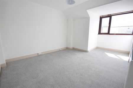 3 Bedroom House - Terraced To Let - Photo 3