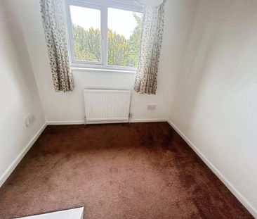 3 bedroom House To Let Total Size: 1012 SQ FT - Photo 2