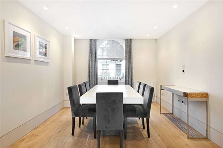 Three-Bedroom Maisonette with Private Garden in Belgravia - Photo 3