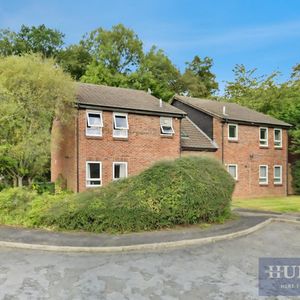 1 bedroom Flat To Let - Photo 2