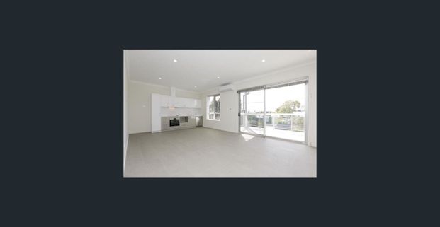 MODERN UNFURNISHED FIRST FLOOR APARTMENT - Photo 1