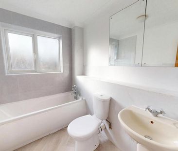 4 bedroom semi-detached house to rent - Photo 6