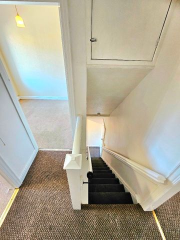 Hollinhall Street, Greenacres, Oldham, OL4 - Photo 4