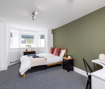 4 bedroom flat to rent - Photo 4