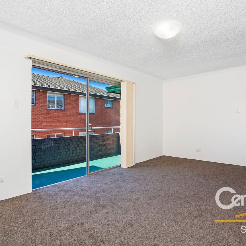Updated Apartment in Prime Location ** Available 20/12/25 ** - Photo 1