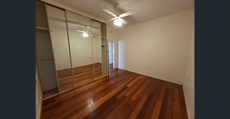 ✨ Spacious, Convenient & Modern Living ✨ - Photo 4