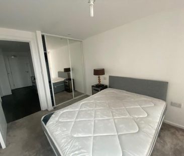 2 bedroom penthouse to rent - Photo 3