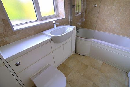 5 bedroom detached house to rent - Photo 3