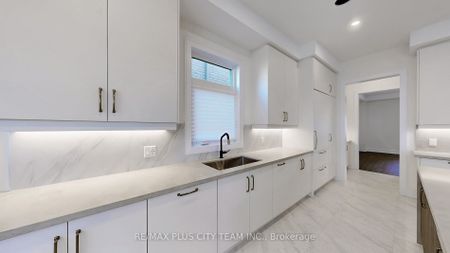 For Lease - 8 Saxby Farm Avenue, King, Ontario - Photo 3