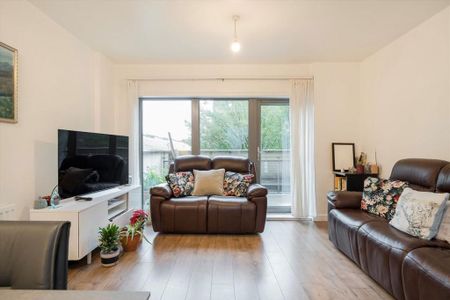 3 bedroom flat to rent - Photo 2