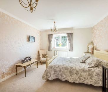Exceptional detached family home in a prestigious Sevenoaks setting... - Photo 5