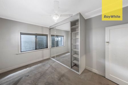 Two Bedroom Plus Study Family Home Situated On Parramatta CBD Fringe - Photo 2