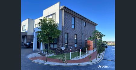 Beautifully Appointed With 8KW Solar System Installed - Photo 2