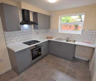 3 bedroom end of terrace house to rent - Photo 3