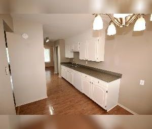 3 Bed 1.5 Bath Townhouse For Rent Sherwood Park - Photo 4