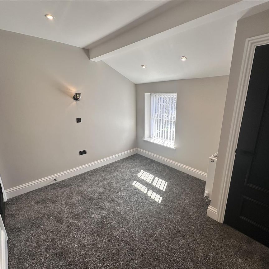 Carlton Mount, Birkenhead - Photo 1