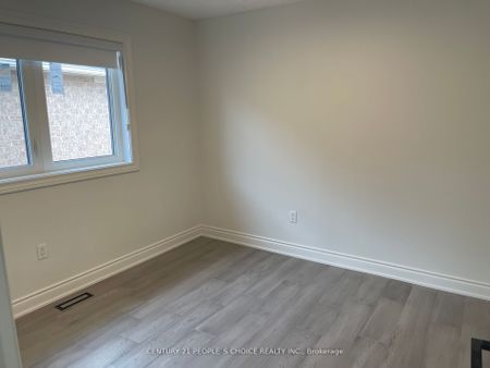 Detached Home For Lease | W8137874 - Photo 4