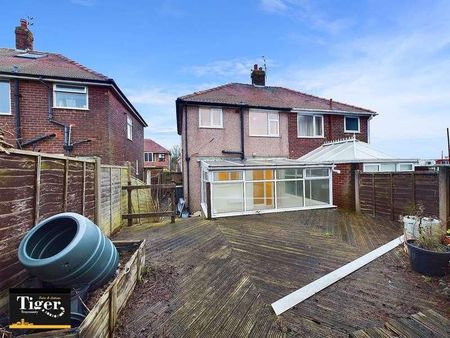 Maxwell Grove, Blackpool, FY2 - Photo 4