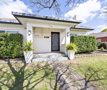 Three-Bedroom Cottage in Central Location - Photo 5