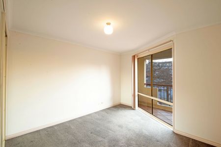 Spacious Living - Photo 5